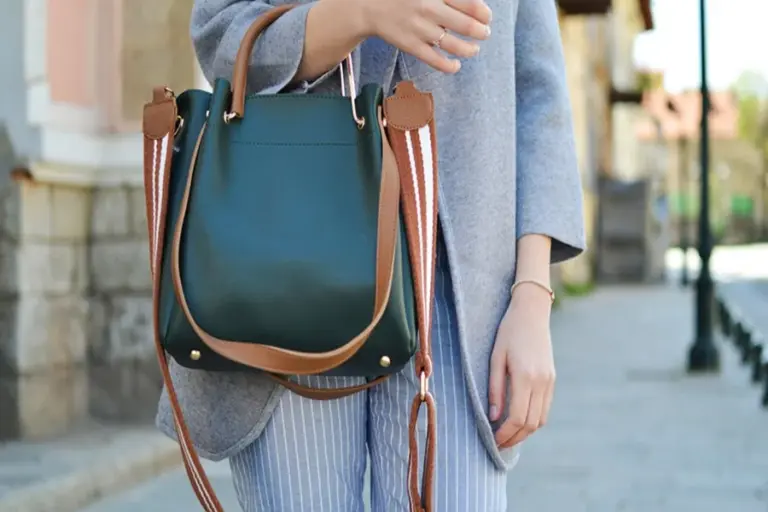 Handbag Etiquette